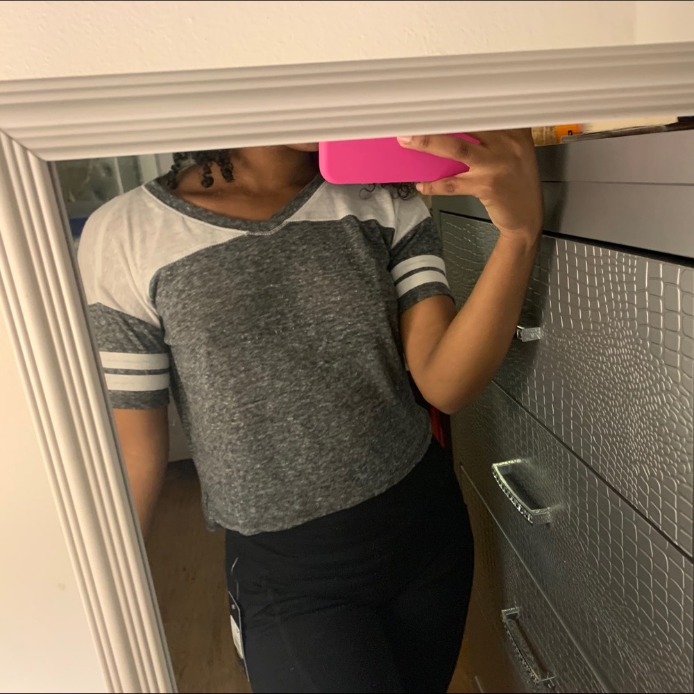 Top blouses - Picture 2 of 3